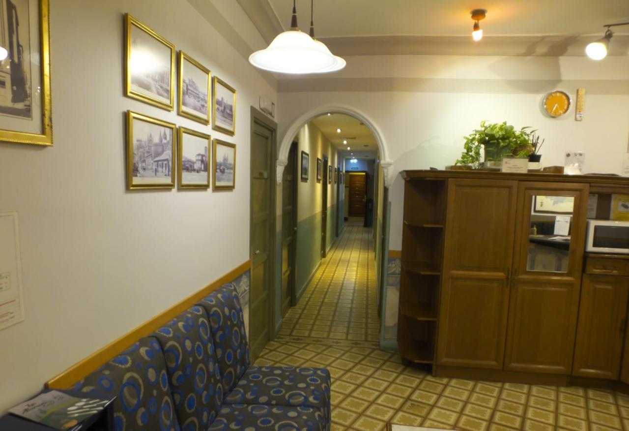 Hostal Orejas León Exterior foto
