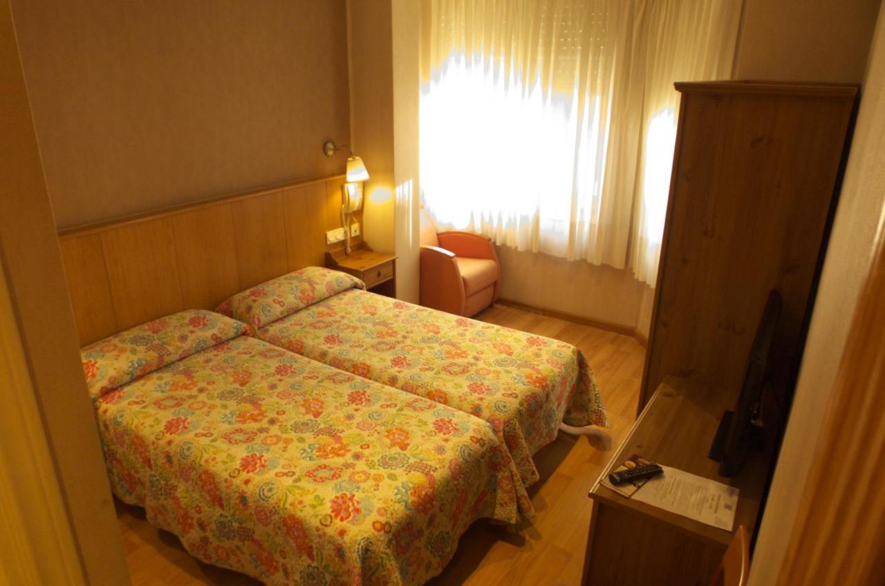 Hostal Orejas León Exterior foto