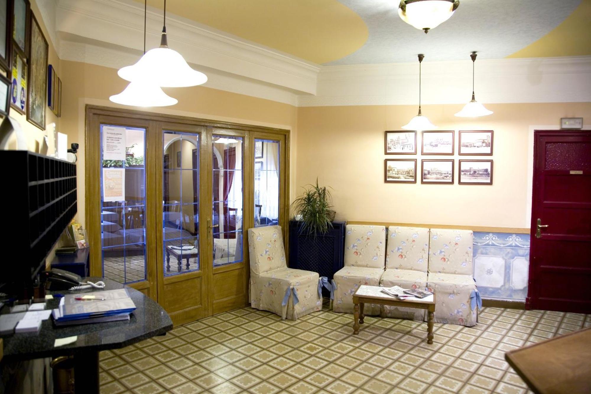 Hostal Orejas León Exterior foto